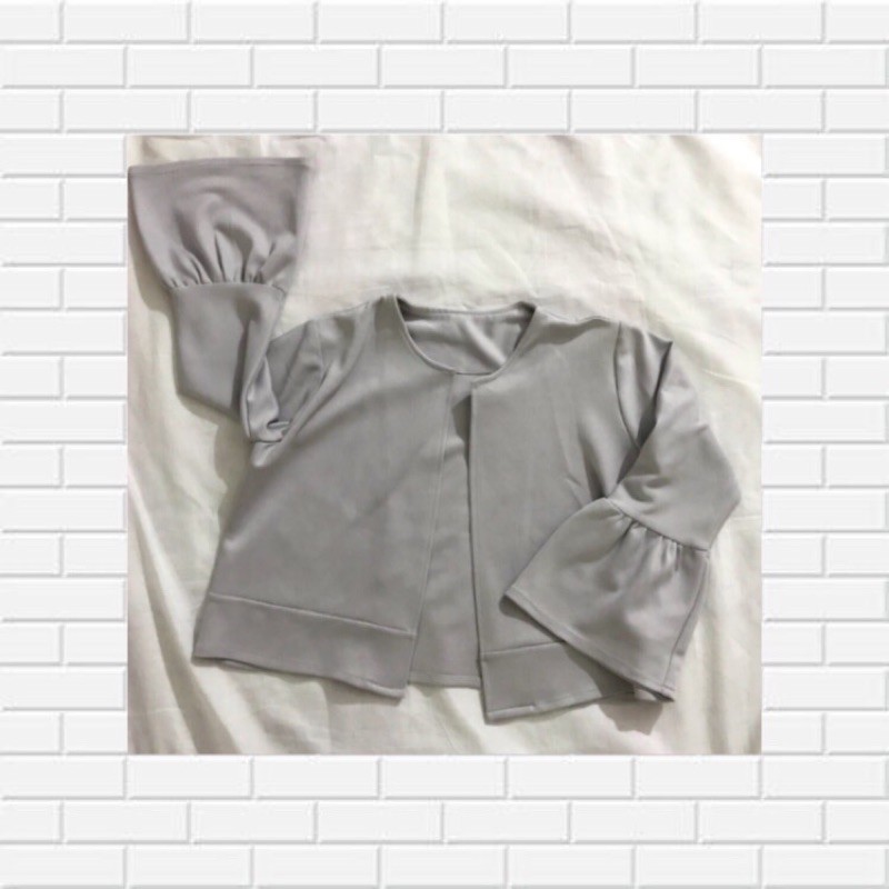 outer crop wanita lengan terompet warna abu-abu bahan tebal dan halus size M fit to XL prelved/bekas