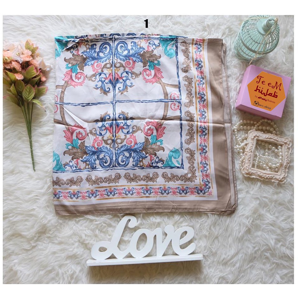 HIJAB SEGI EMPAT LAMIZ - Emily