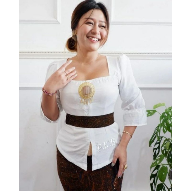 KEBAYA BALI SABRINA KRINGKEL TANGAN KERUT