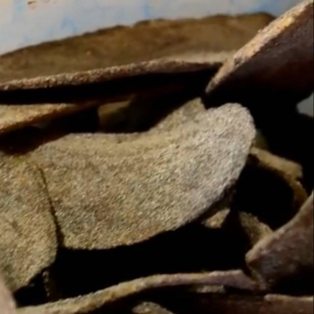 

Fresh keripik pisang rasa; keju, coklat, strawberi, balado, sapi panggang, barbeque, matcha