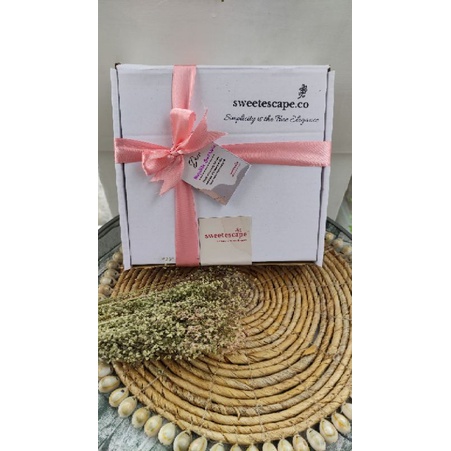 

GIFT BOX HAMPERS SWEETESCAPE