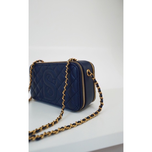 Yura Bag Navy Buttonscarves
