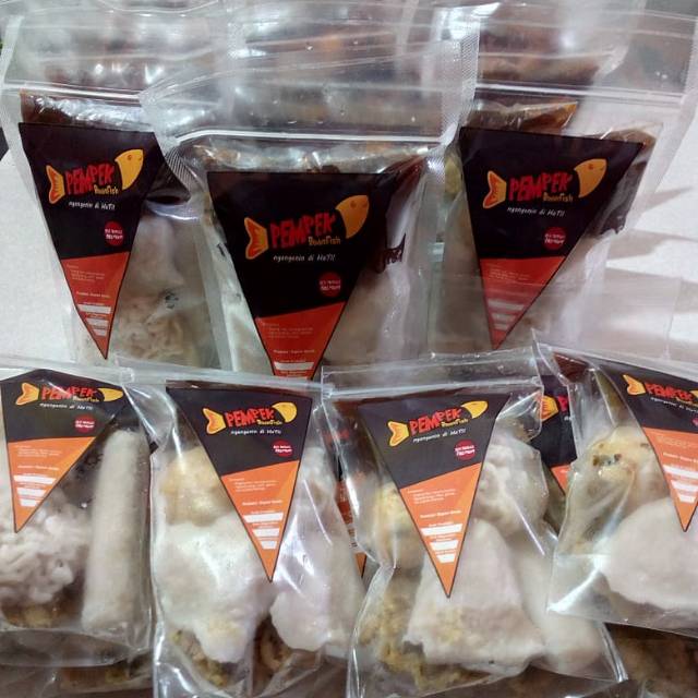 

Pempek khas Palembang dari ikan tenggiri asli