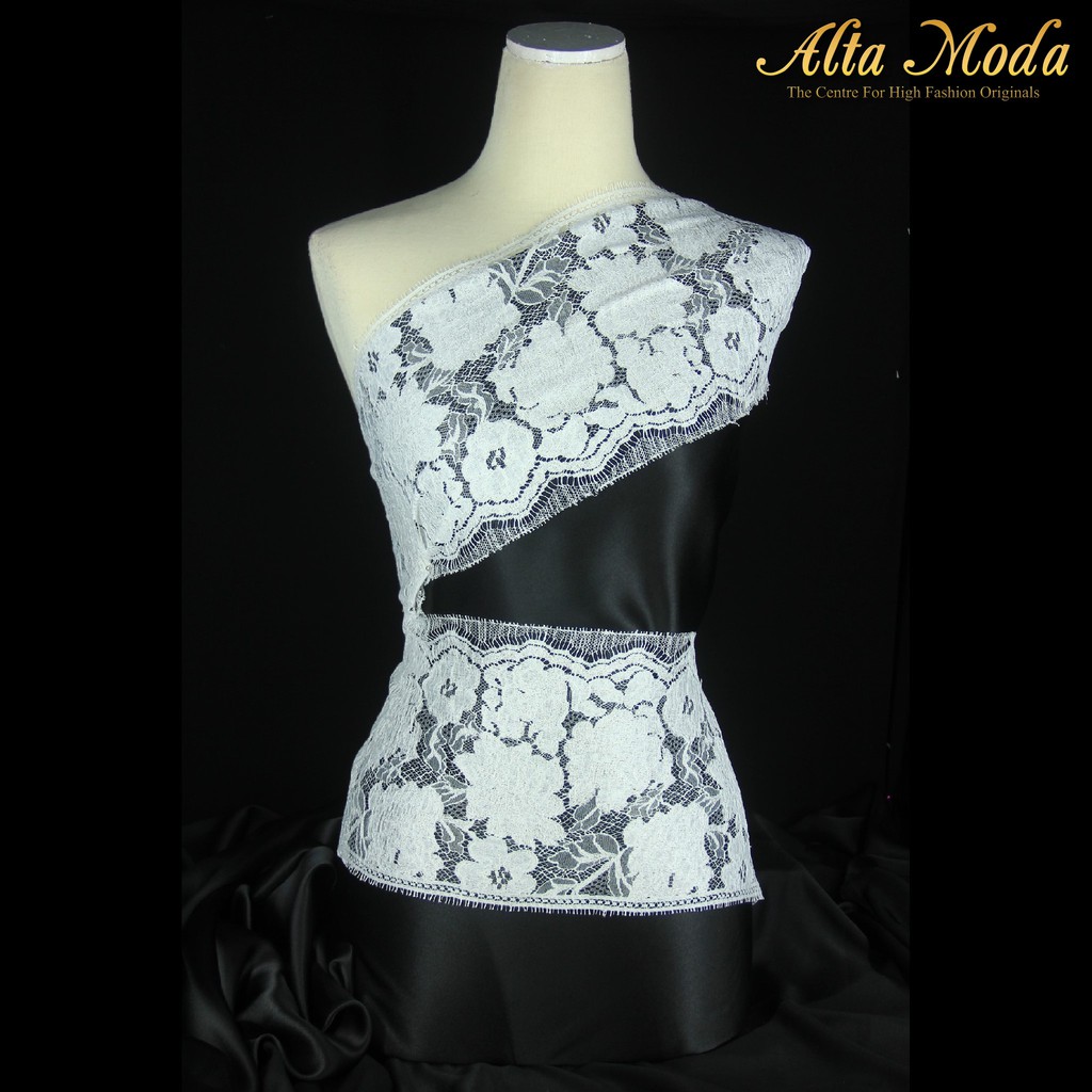 

Alta Moda Renda Chantilly Perancis Floral Putih (1M)