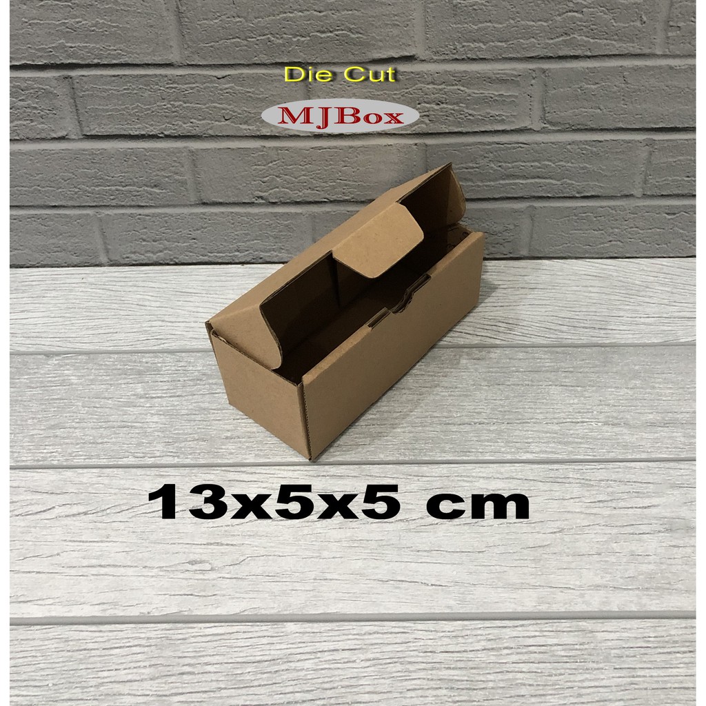 

Kardus.13x5x5 cm..........Die Cut ( untuk pembelian di atas 10 pcs harga lebih murah )