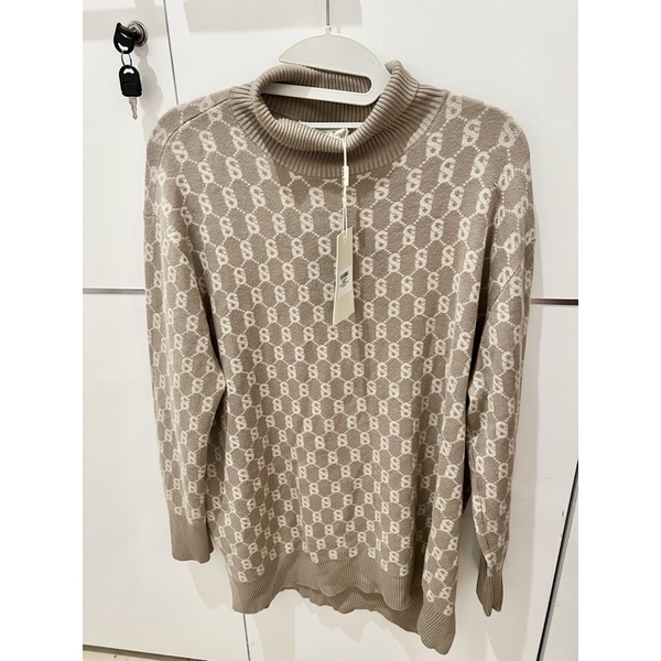 Signature Comfy Sweater Taupe Size M Benang Jarum Buttonscarves