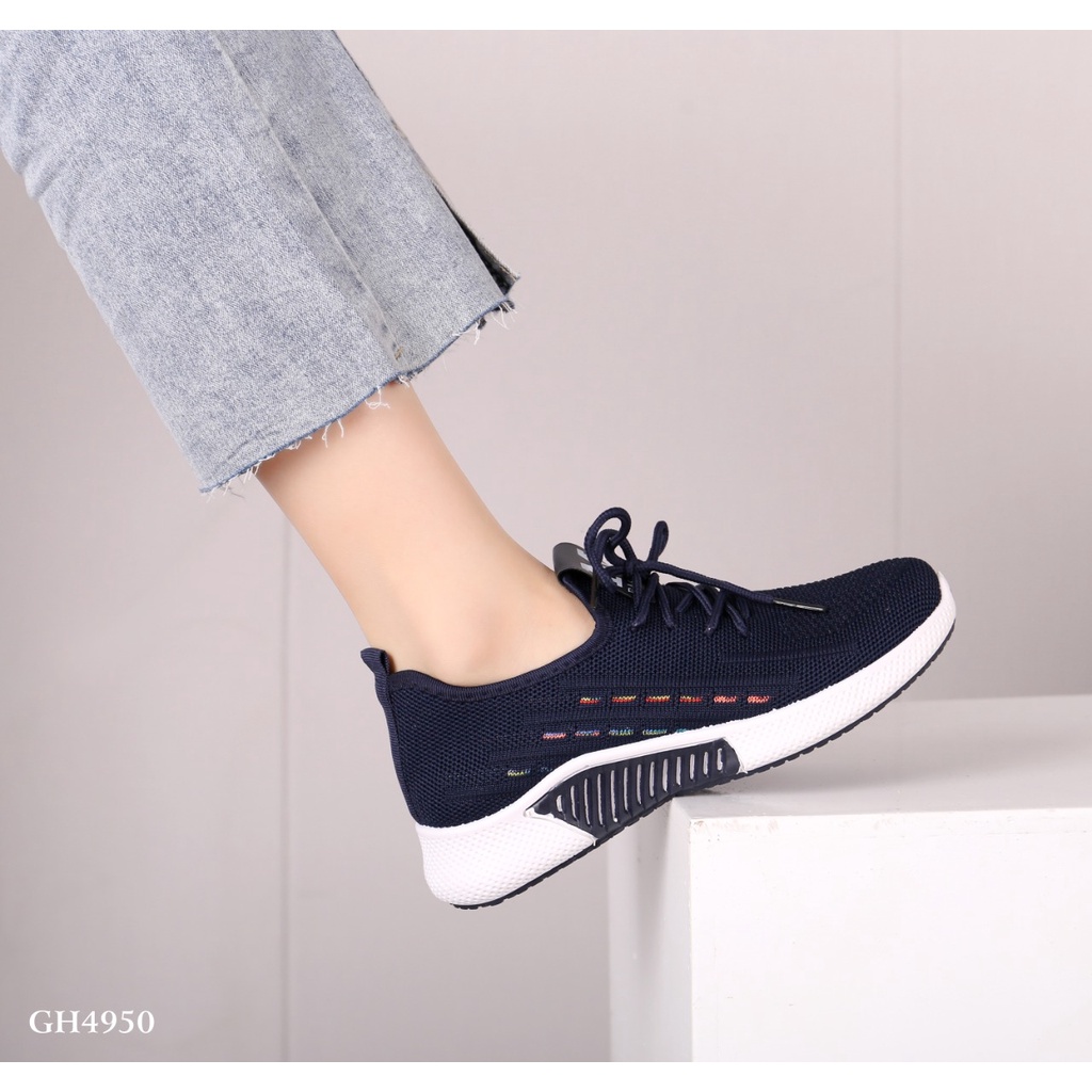 F A S H I O N  Flyknit Sneakers GH4950