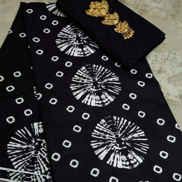 KAIN BATIK SHIBORI HITAM DAN EMBOS