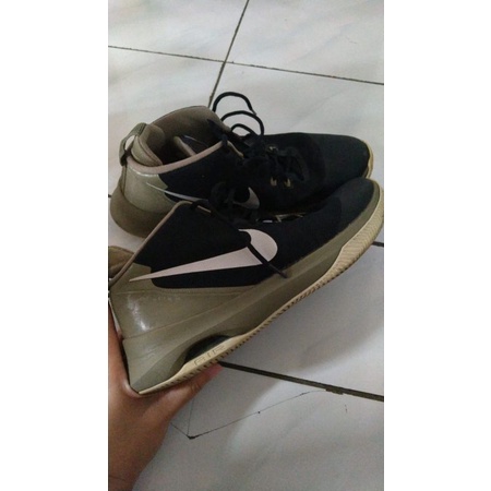 Sepatu Nike Second/ Bekas Volli / Basket Nike Versitile Kondisi 93% (Mulus)