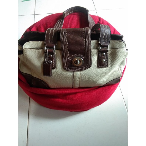 Tas branded jonggol merek Coach