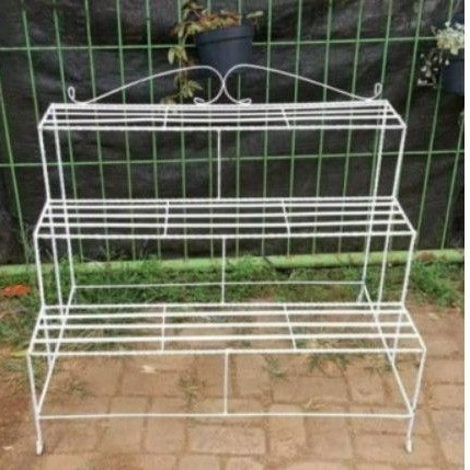 rak besi tanaman hias.3 susun