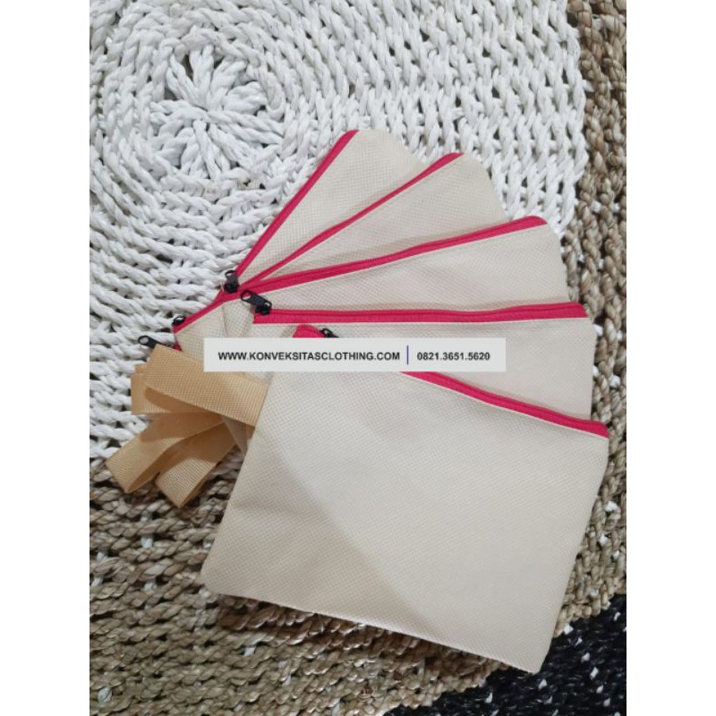 

Tas Tempat Pensil atau Tas Souvenir