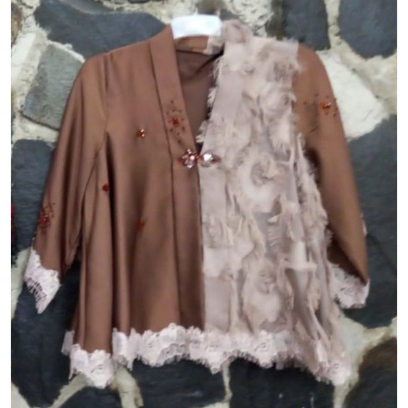 Kebaya Satin Bulu Coklat Luire by Raden Sirait