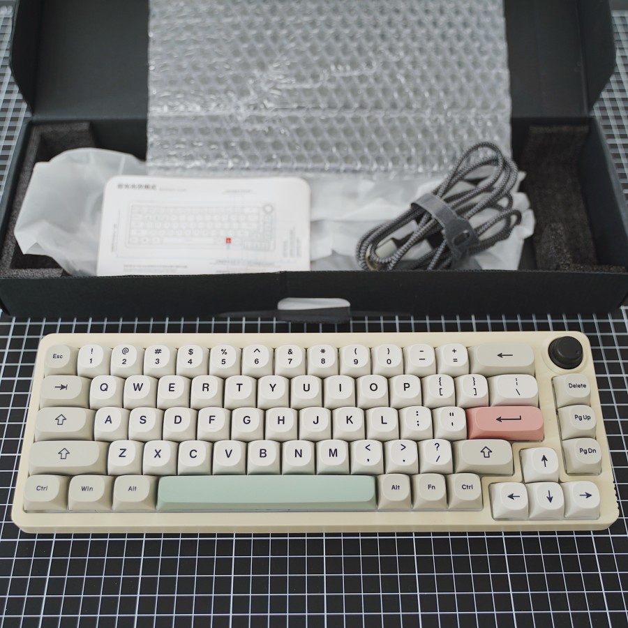 Mechanical Keyboard TOM 680 + Boba Switch + Keycaps 9009 Retro Jadul Vintage Look TOM680