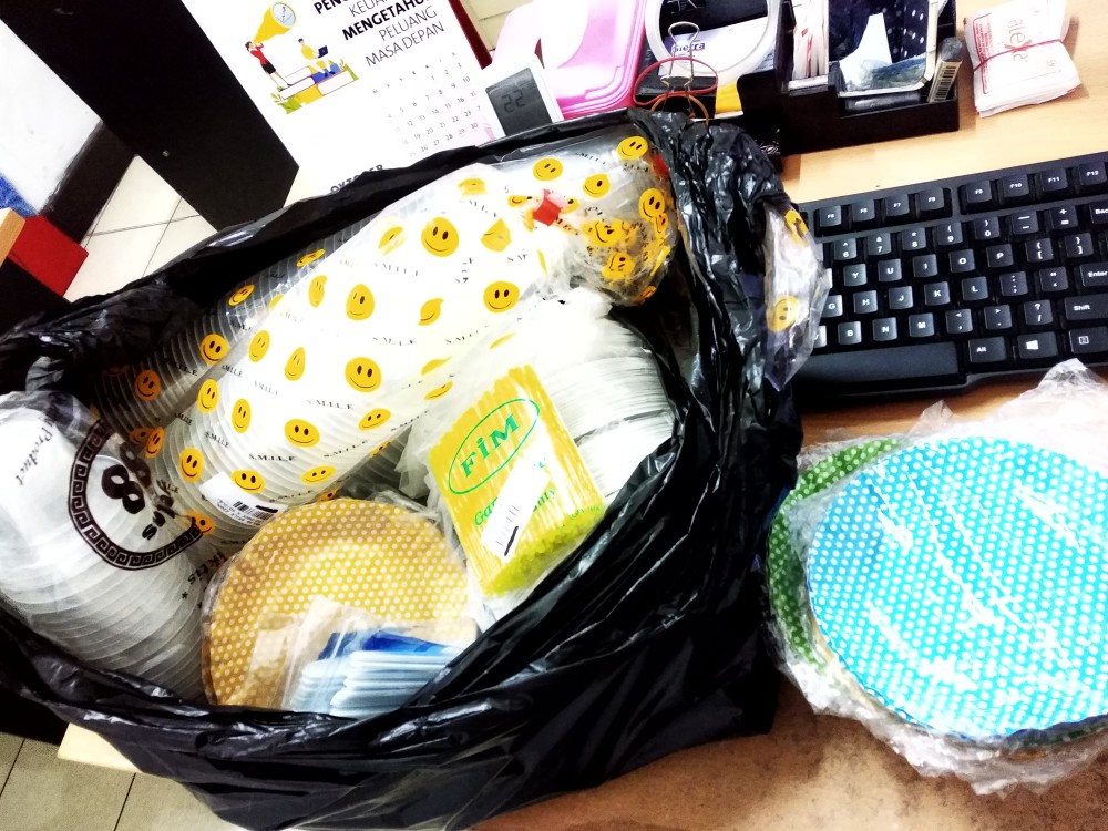 Garpu Kue Buah Warna ( 100 Pcs )