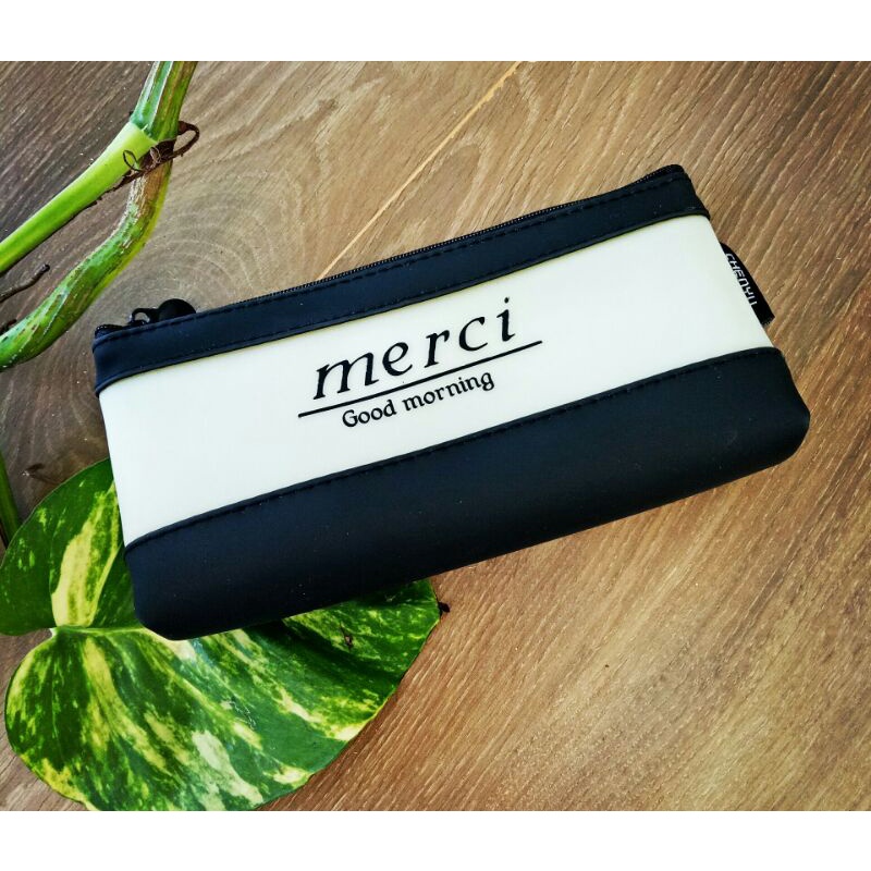 

Tempat Pensil - Kotak Pensil Retsleting Black White