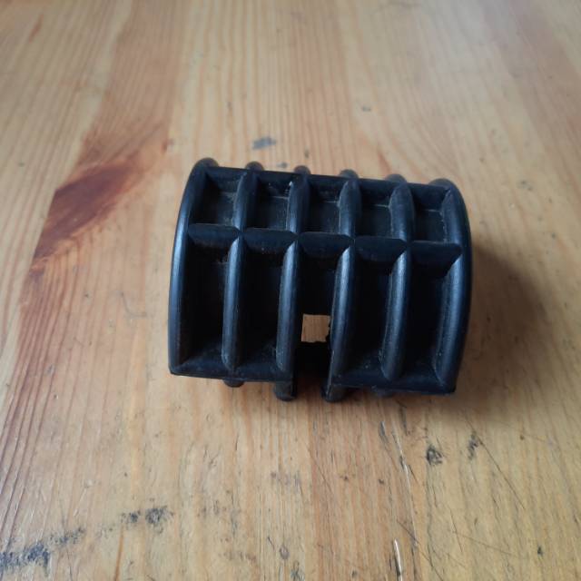 Karet Ganjel Tangki Original Suzuki TS100 TS125 TS185 Duster TC100 TC125 TC185 DS New Old Stock