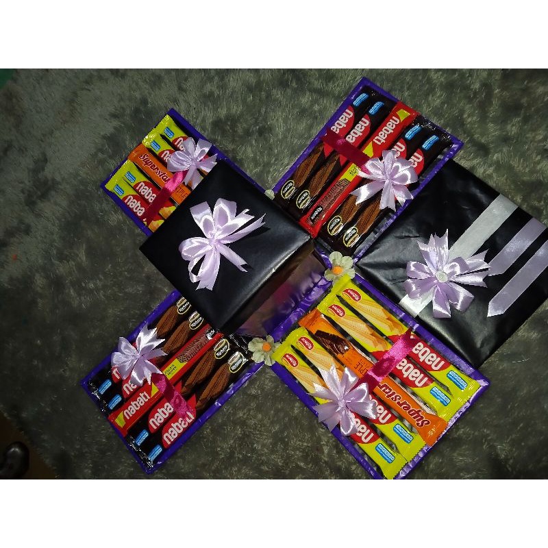 

GIFTBOX MIX UANG (SUDAH ADA TAMBAHAN BUBBLE WRAP DAN KARDUS PACKING) CEK DESKRIPSI