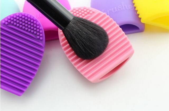 BRUSH EGG SILIKON PEMBERSIH KUAS MAKE UP