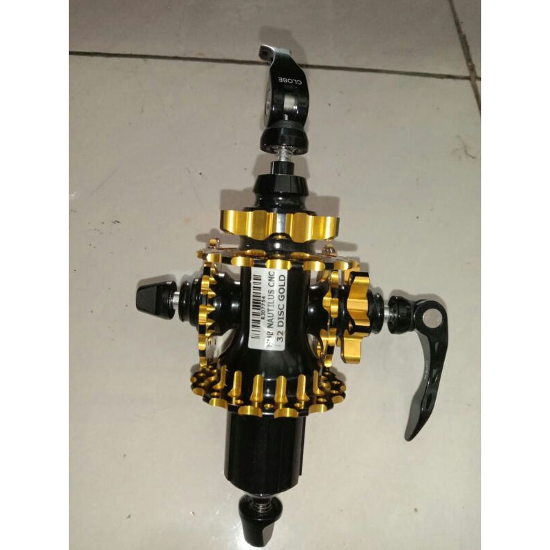 hub nautilus hole 28