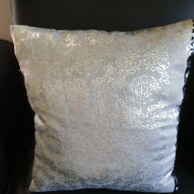 Sarung Bantal Sofa Motif Tinta Emas Ukuran 40x40 Cm Harga Per 1 Fc