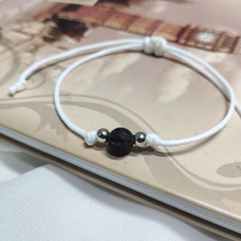 Gelang Tali Batu Lava Simple Tipis Thin | Waterproof Anti air | Adjustable | Couple Pasangan Sahabat | Cowok Cewek | Hitam Tipis | Minimalis Vintage Etnik Modern | Murah | Gelang Talu serut Putih