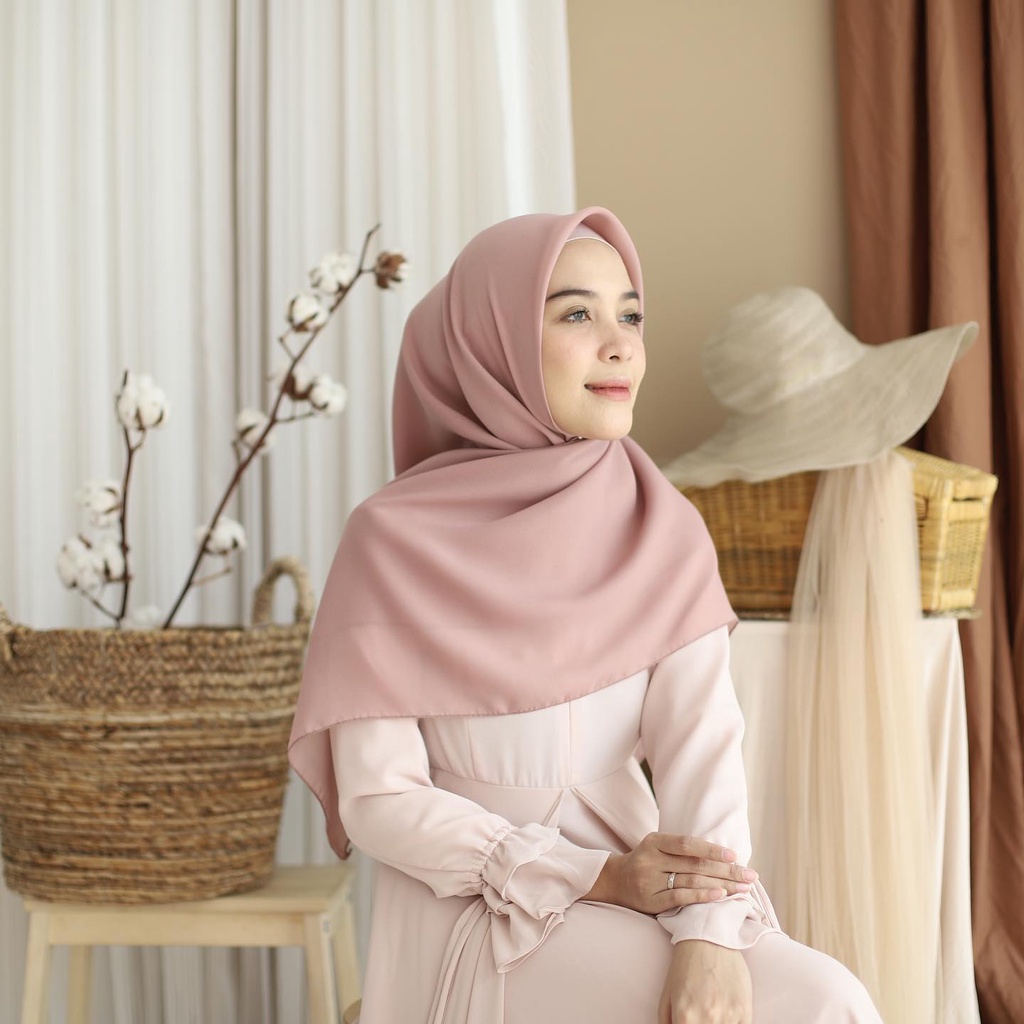 BELLA SQUARE Hijab Segiempat Warna Part1 Jilbab Pollycotton Premium [COD] [Go-Send]-MOCCA