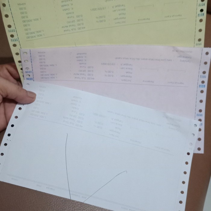 

kertas- ecer kertas continuous form 3ply ncr isi 500 sets 9.5x11dibagi 2 -kertas.