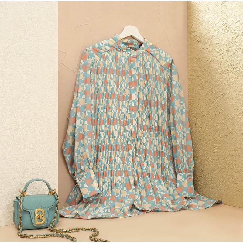 THE PUZZLEA PLEATED SHIRT