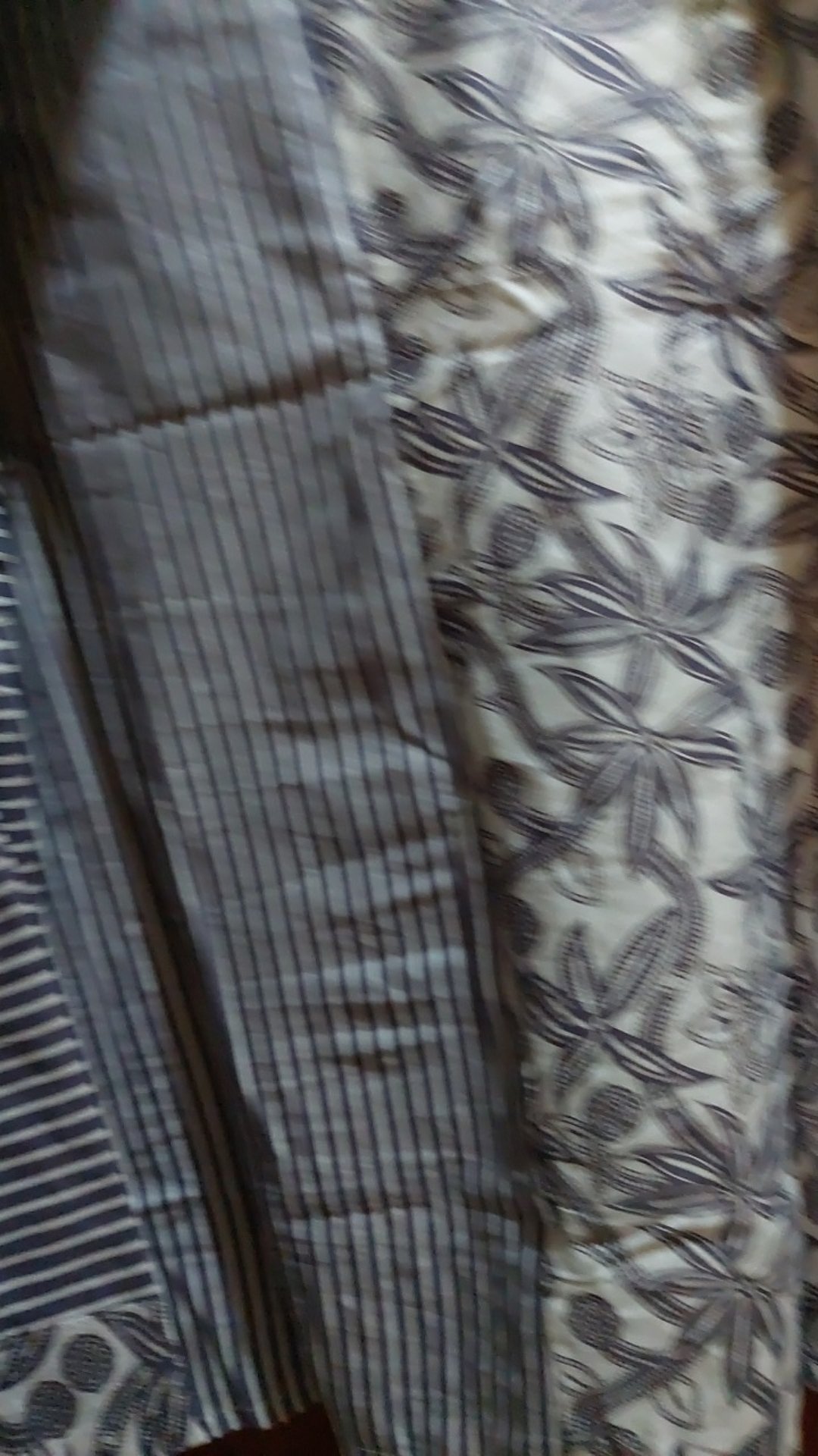 Batik Dianputri | Couple Batik Wanita Blazer Monochrome Motif Garis Seragam Batik