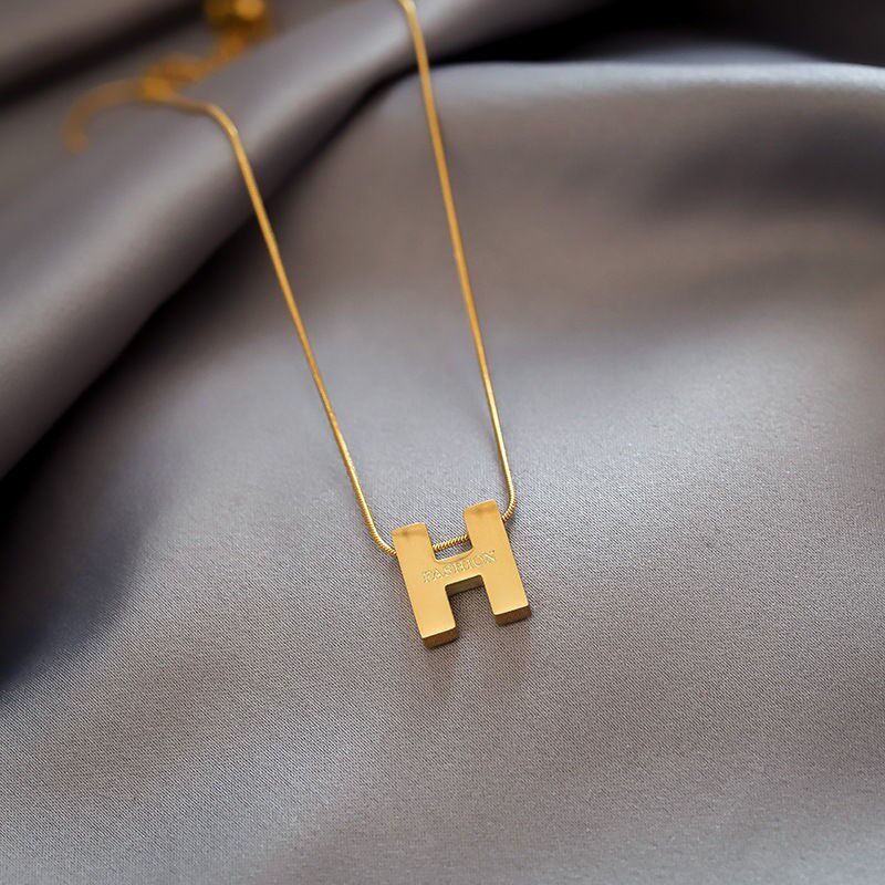 kalung titanium asli Wanita simple Huruf H necklace anti karat Liontin Emas 18k Aksesoris Korea