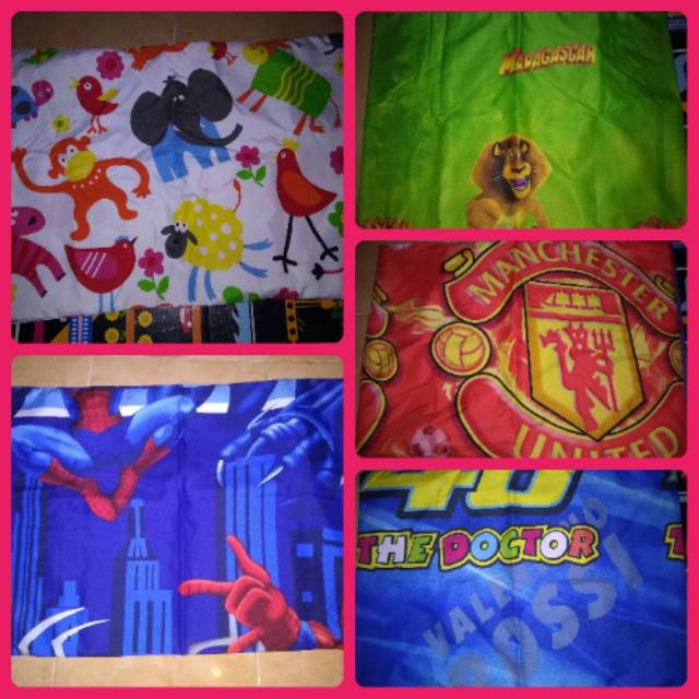 Sarung bantal motif karakter
