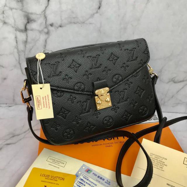 Louis Vuitton Metis Emboss
Black & Khaki