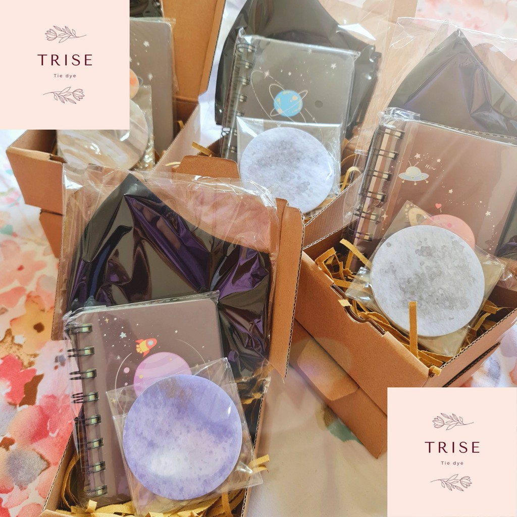 

Hampers Stationery/Journal Kit Mini/Kado Hadiah Souvenir Bingkisan Lebaran Idul Fitri Valentine Ulang Tahun Graduation Birthday Wisuda Gift Box Anniversary