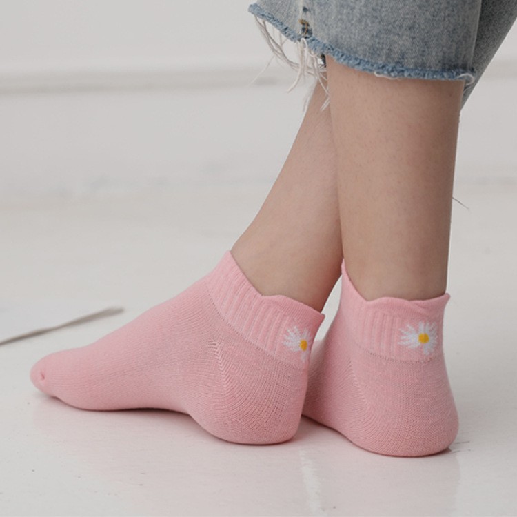 OVERFLOWS.ID  Kaos Kaki Semata Kaki Motif Bunga Daisy Kekinian Ankle Sock Korea Murah Lucu