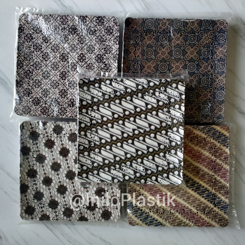 Alas Makan Batik Kotak / Paper Doilies Kertas Doyleys 10" x 10 "