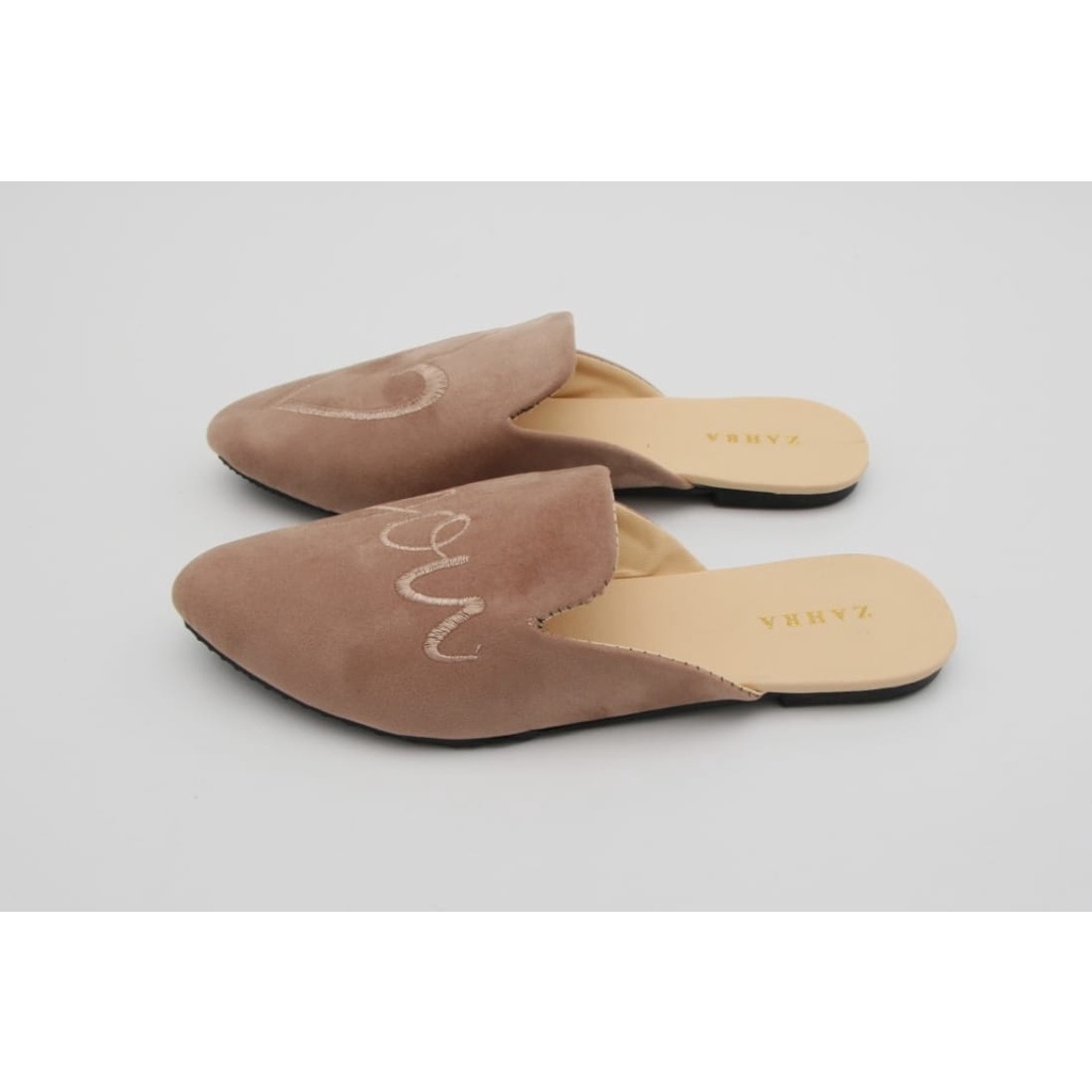 Arlaine- Sendal Slop Love You Flat Sandal ( HITAM )