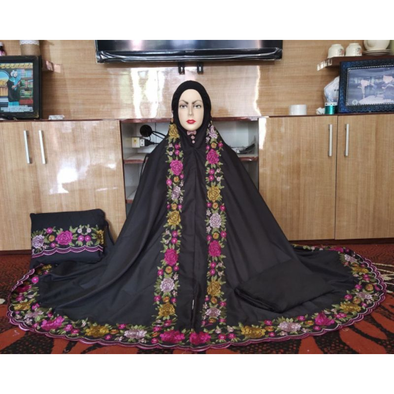 Mukena dewasa setelan Full bordir bunga timbul halus.