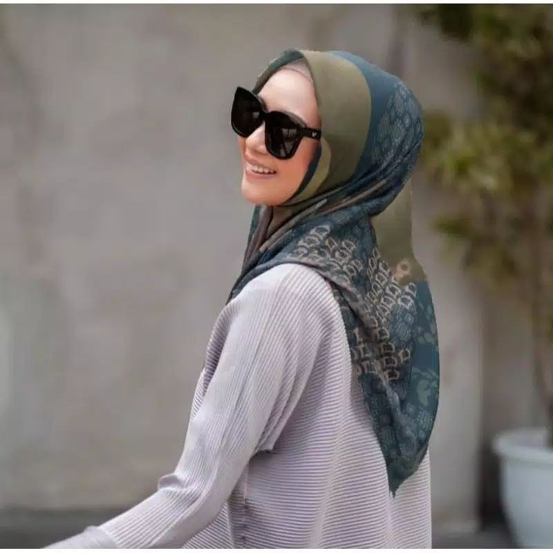 kerudung hijau botol segi empat deenay ala
