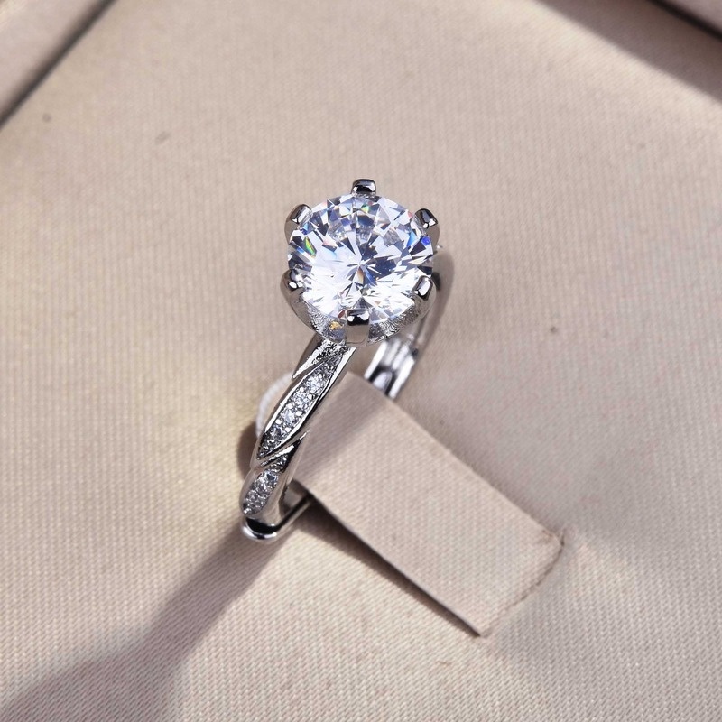 Simple Fashion 2 Karat White Moissanite Diamond Ring