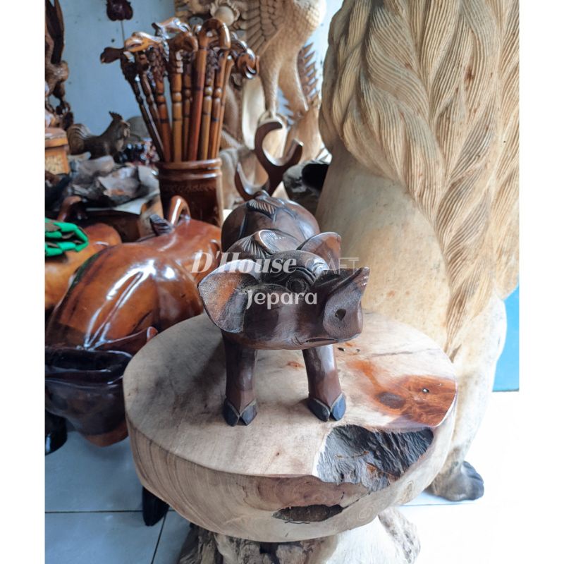 Patung Kayu Jati Model Babi Hutan