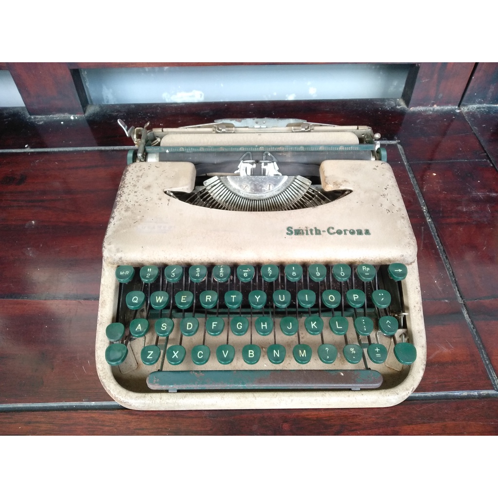 Mesin tik / mesin ketik antik jadul Smith Corona Skyriter