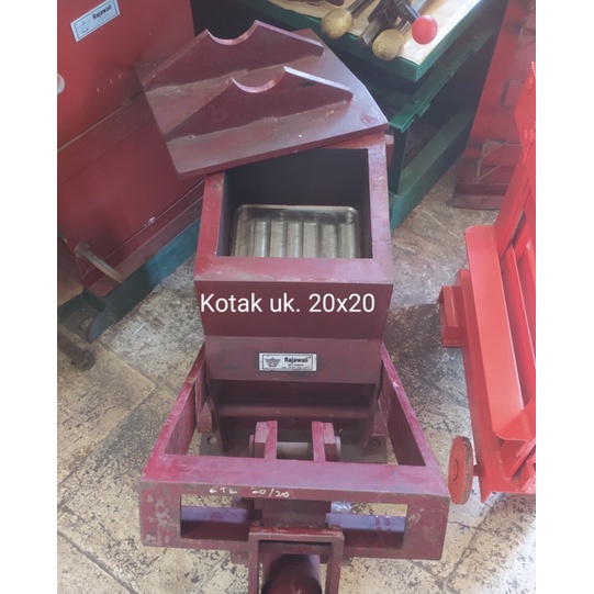 Mal paving kotak 20x20 manual genjot / mal paving Handpress Rajawali