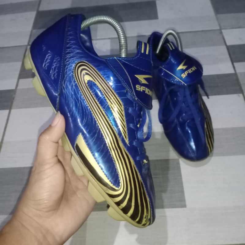 Sepatu bola second bekas original