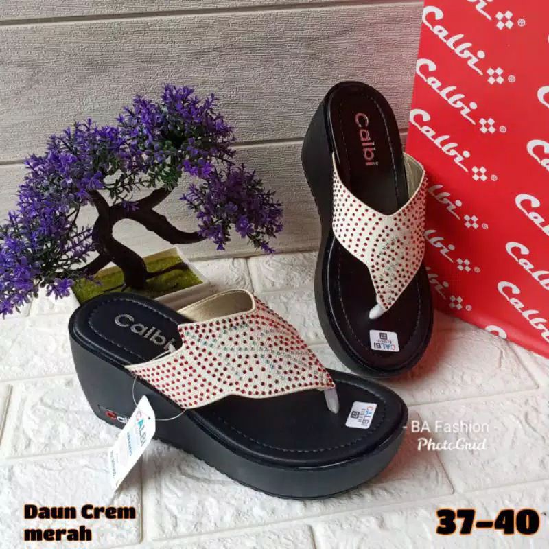 [PROMO TAHUN BARU] SANDAL WANITA CALBI HEELS / SANDAL PESTA MEWAH-Jepit daun krem
