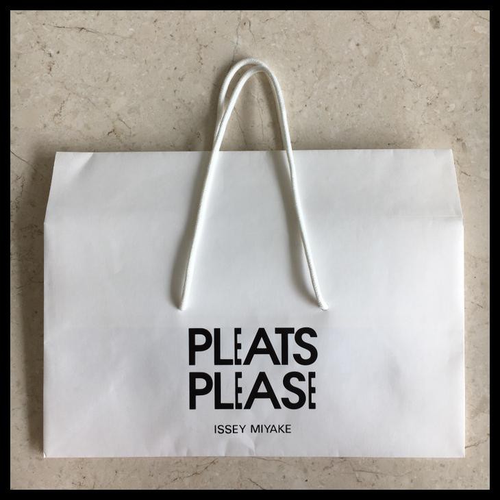 

Issey Miyake Shopping Paper Bag Kantong Kertas Branded Lv Hermes