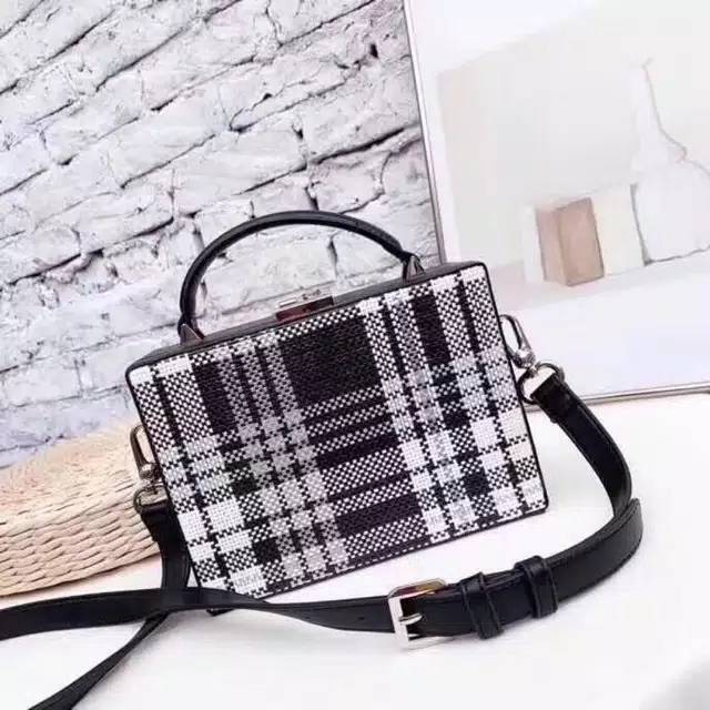 Tas cnk woven boxy bag