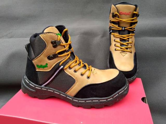 Sepatu boots safety pria ujung besi murah kerja lapangan touring
