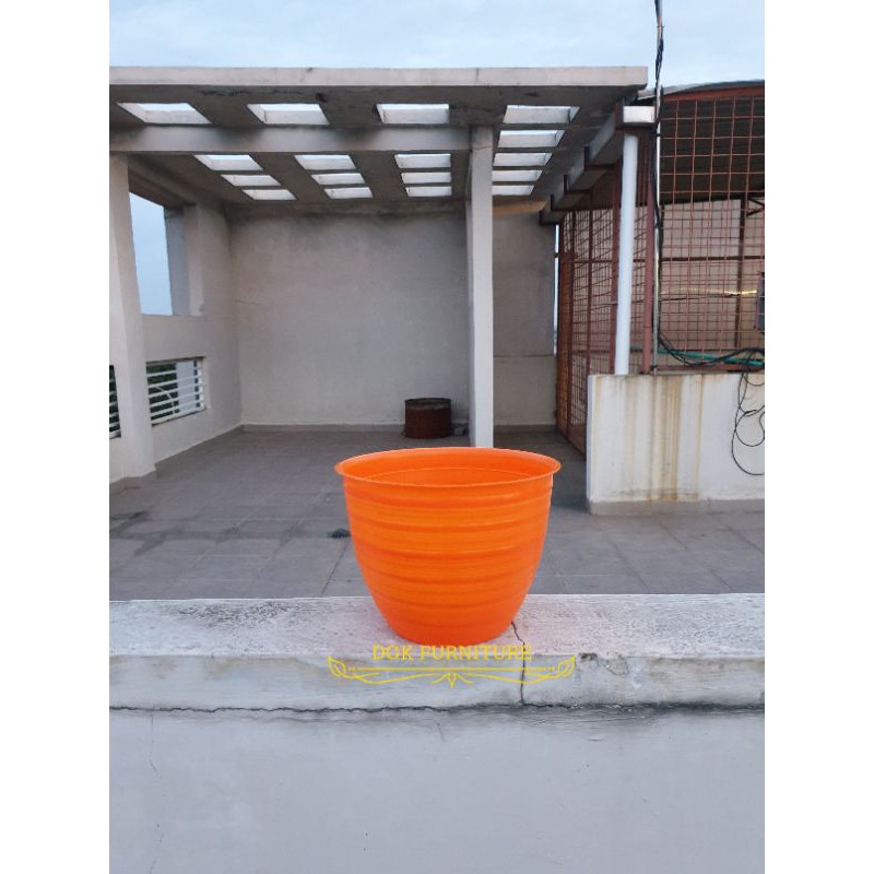 Pot Bunga Tawon Guci Pot Bunga Madu Orange Murah Plastik Diameter 22 cm