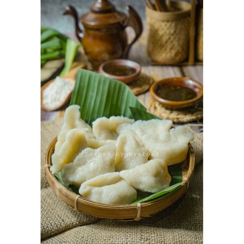 

PEMPEK TENGGIRI TELUR